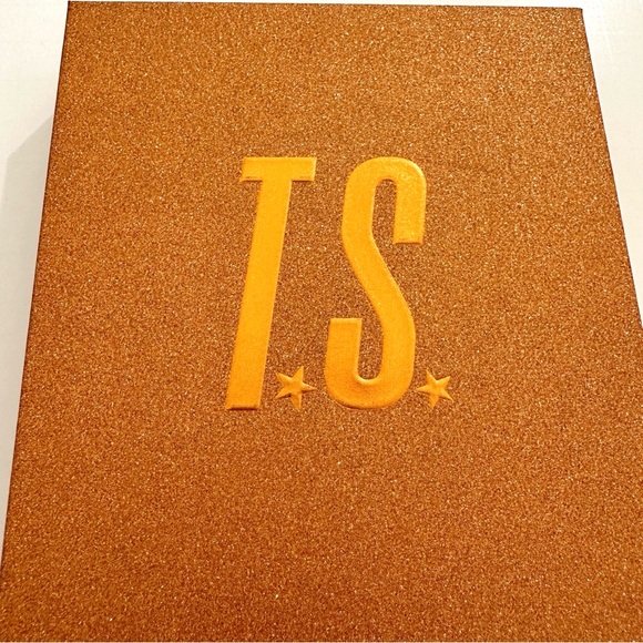 Taylor Swift TLOAS Showgirl Eye Keychain Photo Cards Limited Edition NWT - Picture 10 of 10